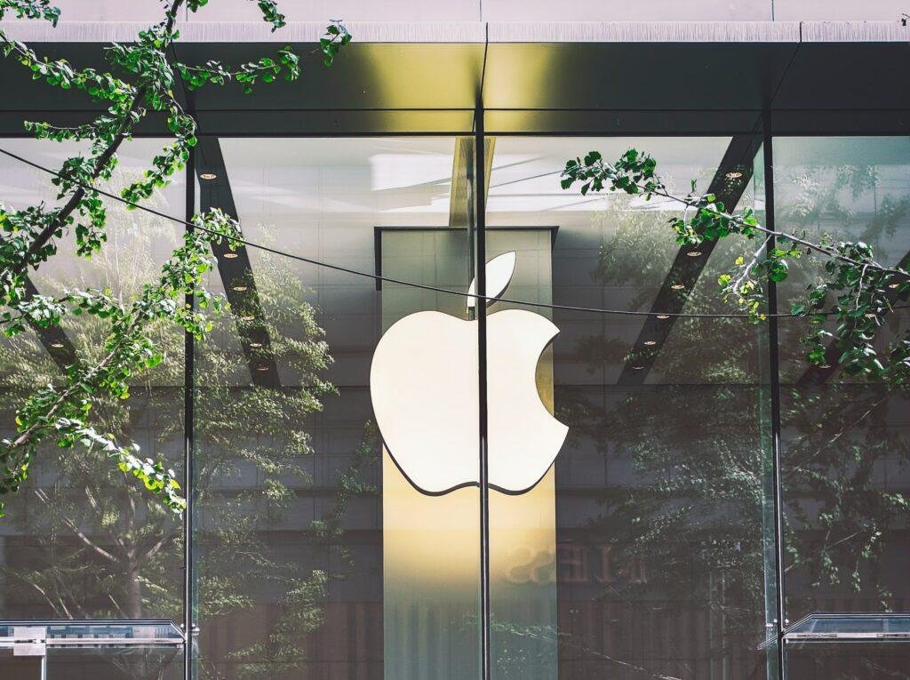 Apple Lets Developers Accept Payments Outside App Store: What It Means for Users & Developers